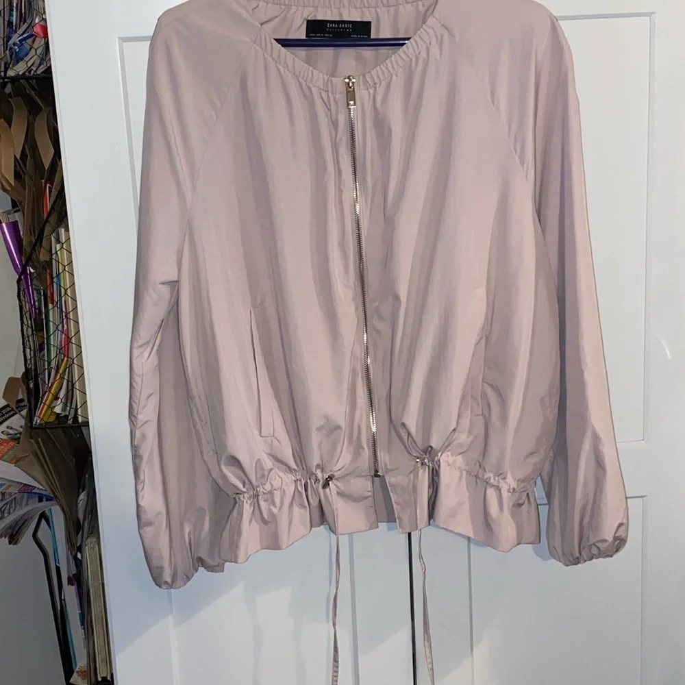 Zara Basic lightweight crew neck peplum drawstring windbreaker jacket lilac pink